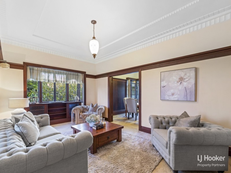 102 Victor Street, Holland Park QLD 4121