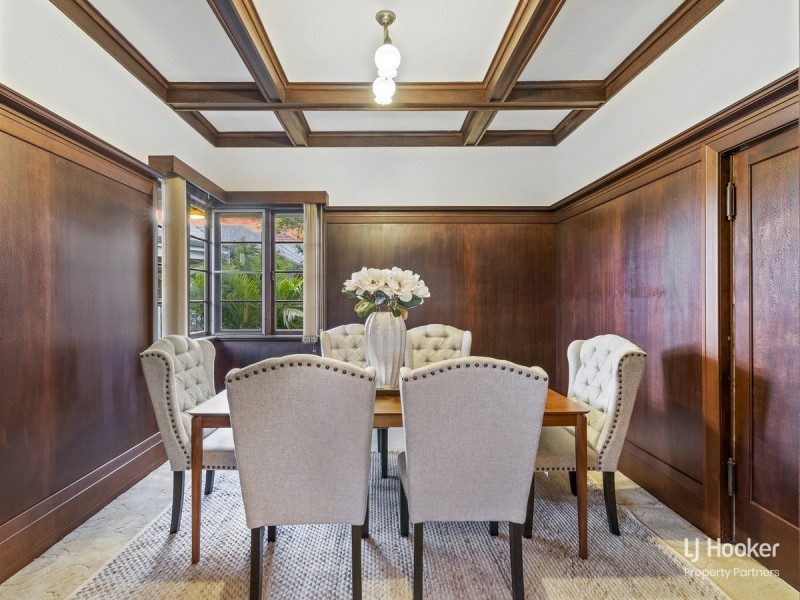 102 Victor Street, Holland Park QLD 4121