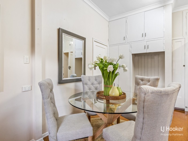 102 Victor Street, Holland Park QLD 4121