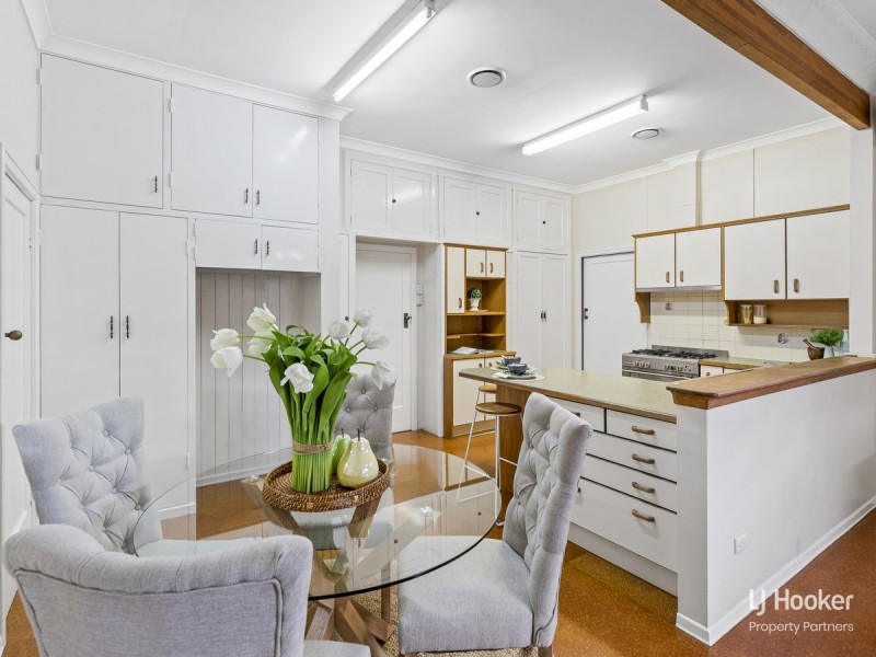 102 Victor Street, Holland Park QLD 4121