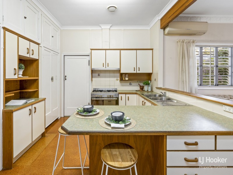 102 Victor Street, Holland Park QLD 4121