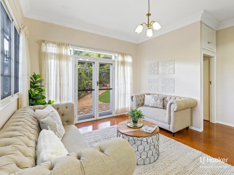 102 Victor Street, Holland Park QLD 4121