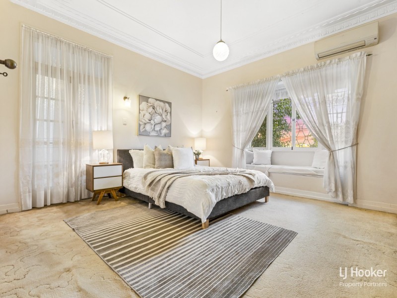 102 Victor Street, Holland Park QLD 4121