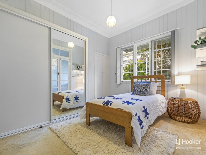 102 Victor Street, Holland Park QLD 4121