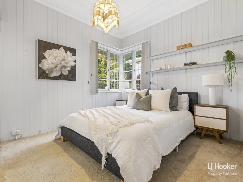 102 Victor Street, Holland Park QLD 4121