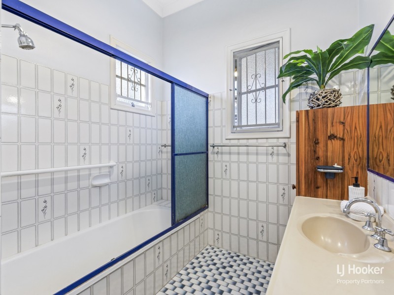 102 Victor Street, Holland Park QLD 4121