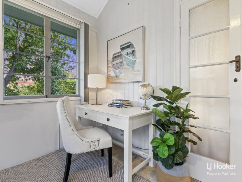 102 Victor Street, Holland Park QLD 4121