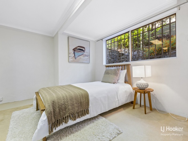 102 Victor Street, Holland Park QLD 4121