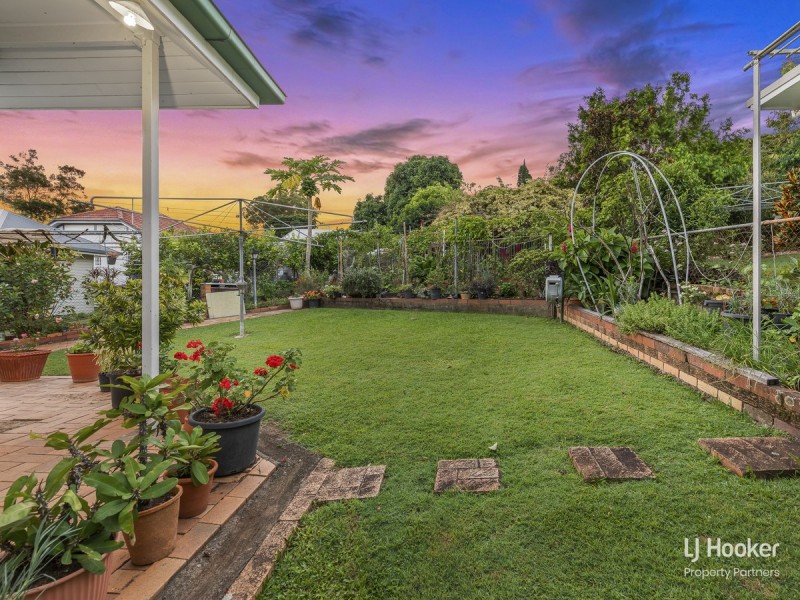102 Victor Street, Holland Park QLD 4121