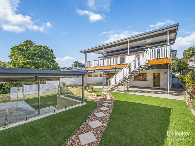 15 Greenmount Avenue, Holland Park QLD 4121