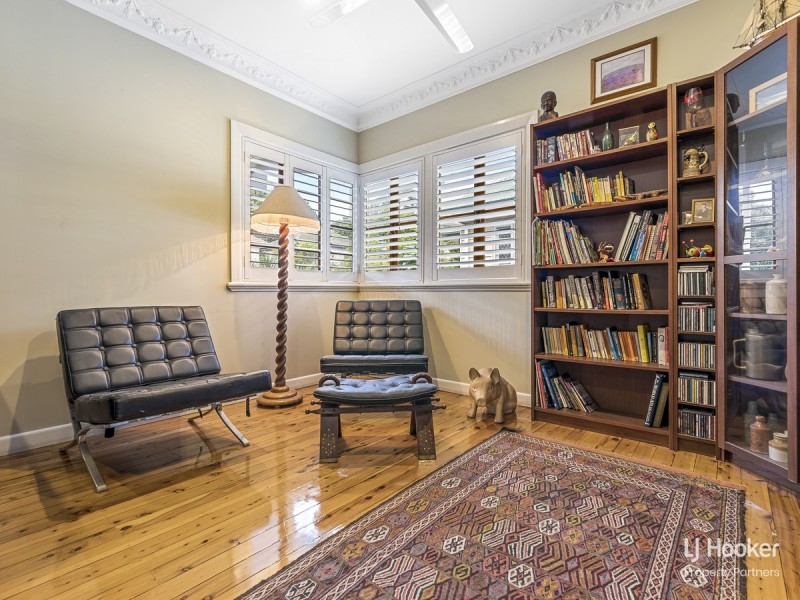 15 Greenmount Avenue, Holland Park QLD 4121