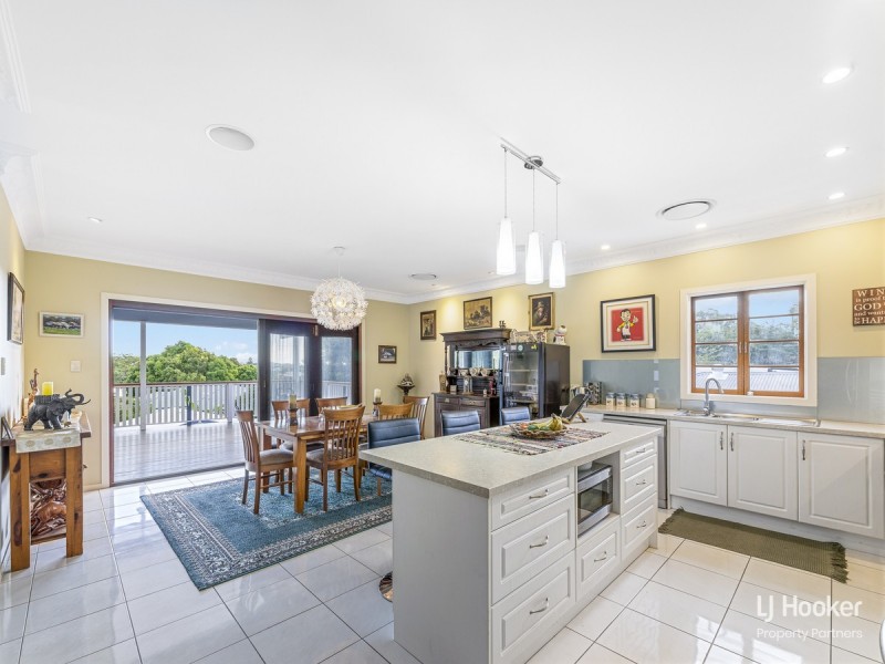 15 Greenmount Avenue, Holland Park QLD 4121