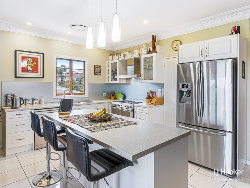 15 Greenmount Avenue, Holland Park QLD 4121