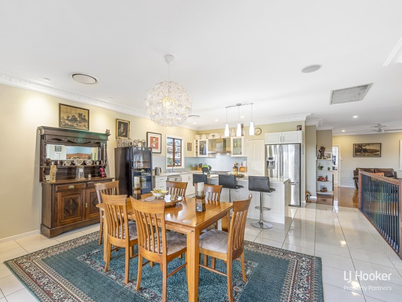 15 Greenmount Avenue, Holland Park QLD 4121