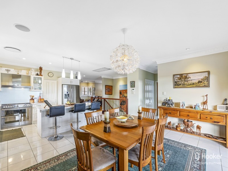 15 Greenmount Avenue, Holland Park QLD 4121