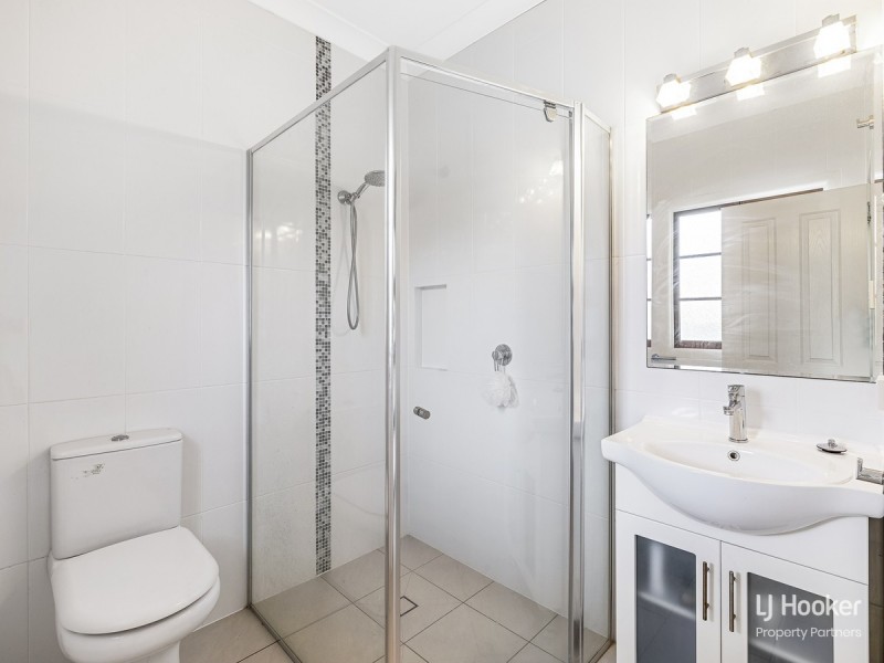 15 Greenmount Avenue, Holland Park QLD 4121