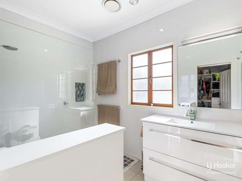 15 Greenmount Avenue, Holland Park QLD 4121