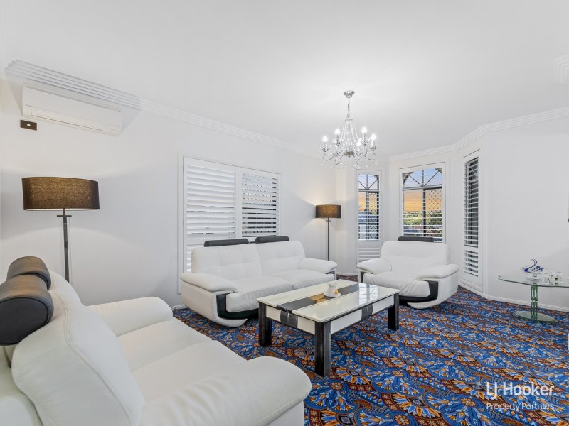 19 Taylor Place, Mackenzie QLD 4156