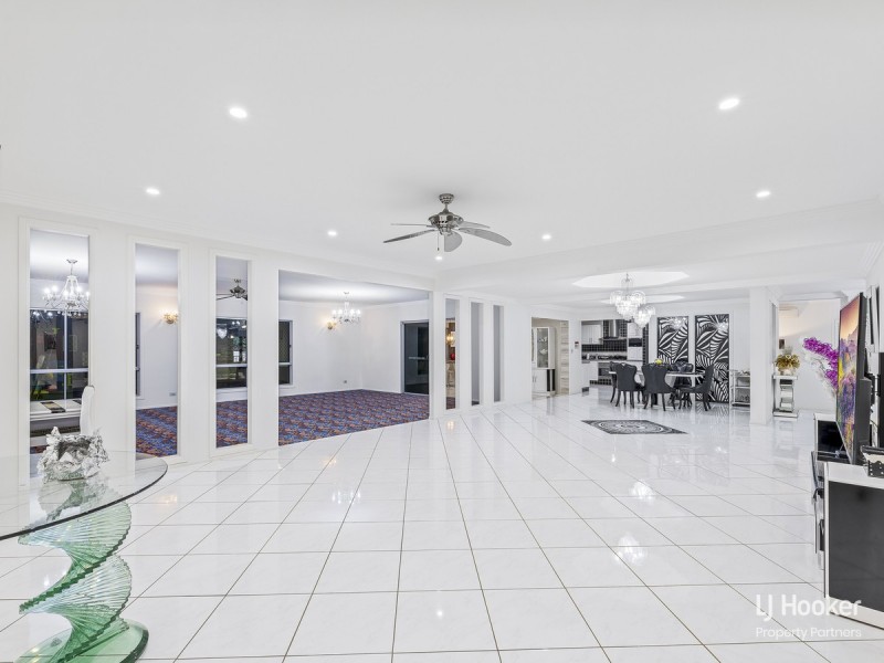 19 Taylor Place, Mackenzie QLD 4156