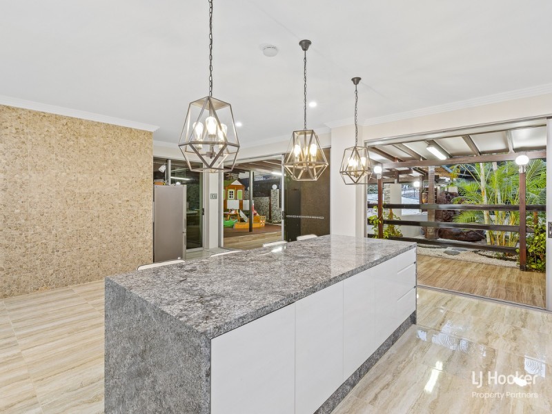 19 Taylor Place, Mackenzie QLD 4156