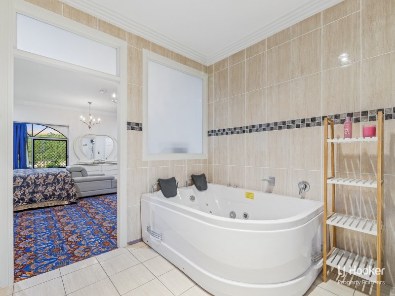 19 Taylor Place, Mackenzie QLD 4156