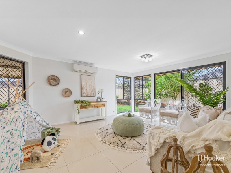 2 Hampshire Court, Calamvale QLD 4116