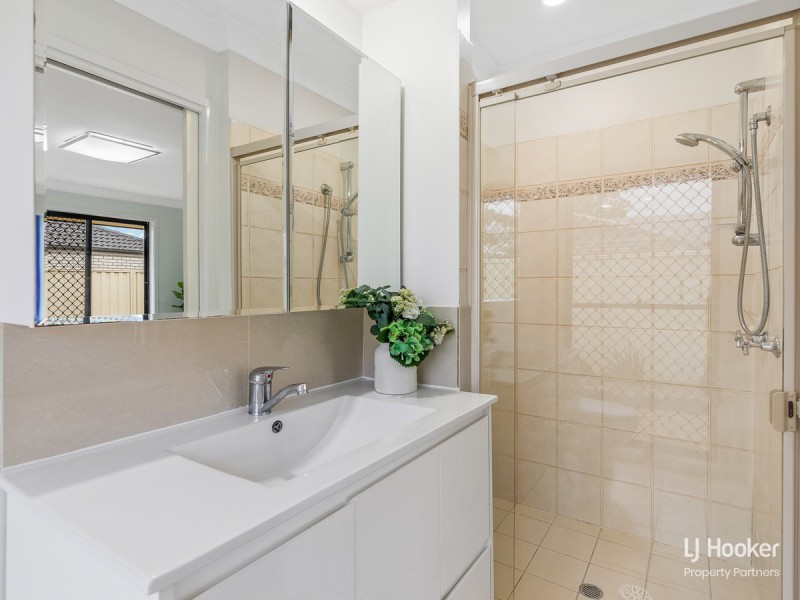 2 Hampshire Court, Calamvale QLD 4116