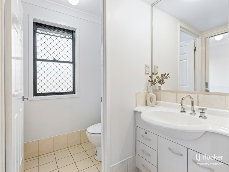 2 Hampshire Court, Calamvale QLD 4116