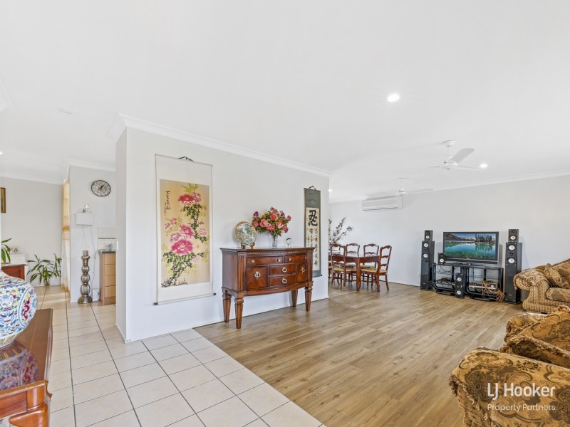 8 Brookfield Court, Parkinson QLD 4115