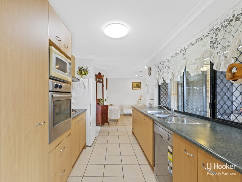 8 Brookfield Court, Parkinson QLD 4115