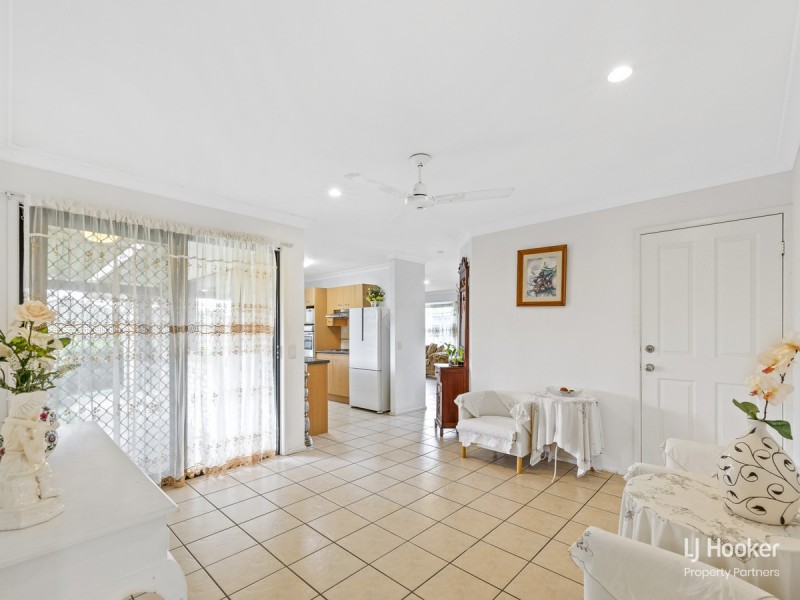 8 Brookfield Court, Parkinson QLD 4115