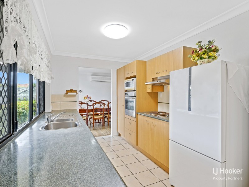 8 Brookfield Court, Parkinson QLD 4115