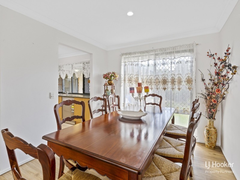 8 Brookfield Court, Parkinson QLD 4115