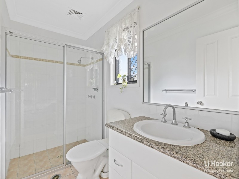 8 Brookfield Court, Parkinson QLD 4115