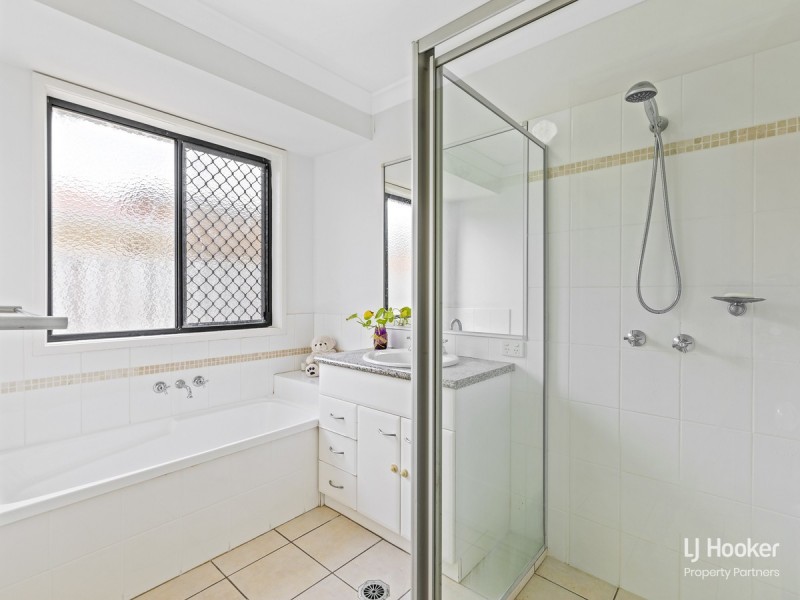 8 Brookfield Court, Parkinson QLD 4115