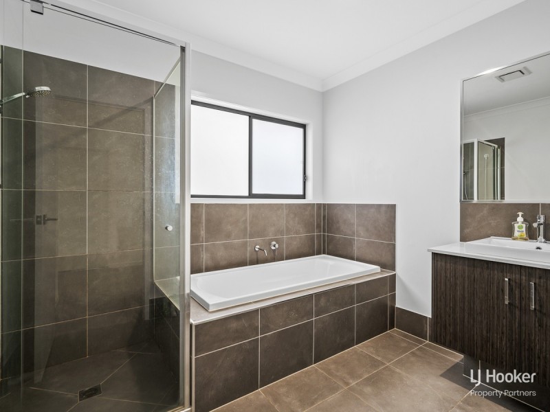 6 Noble Street, Pallara QLD 4110