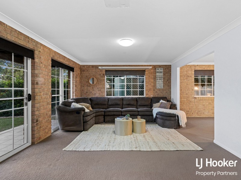 6 Magenta Place, Wishart QLD 4122