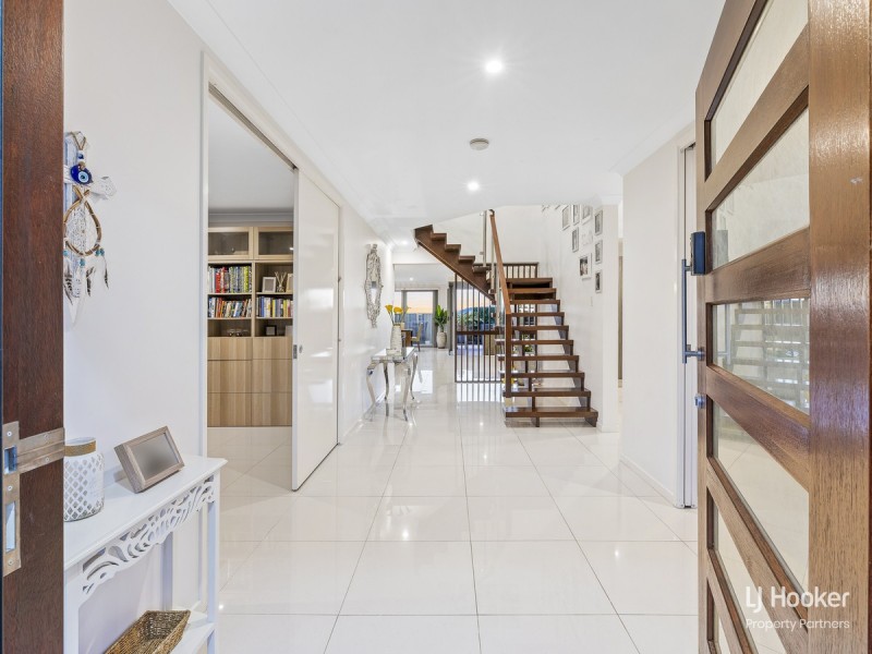 88 Linacre Crescent, Carindale QLD 4152