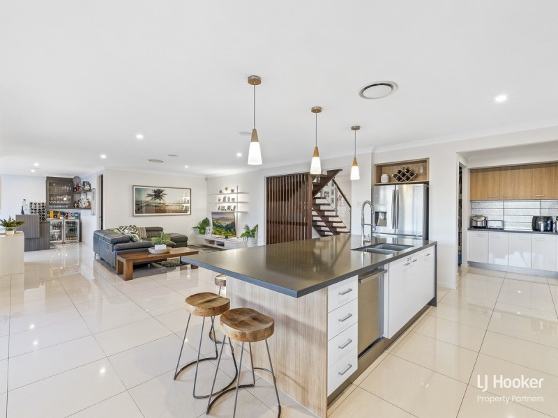 88 Linacre Crescent, Carindale QLD 4152