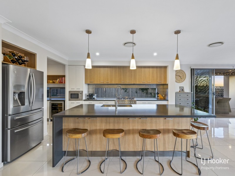 88 Linacre Crescent, Carindale QLD 4152