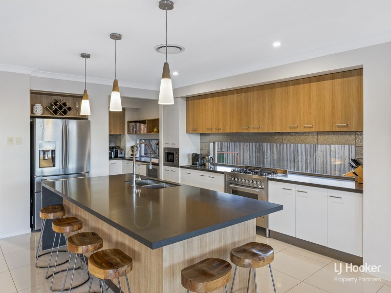 88 Linacre Crescent, Carindale QLD 4152