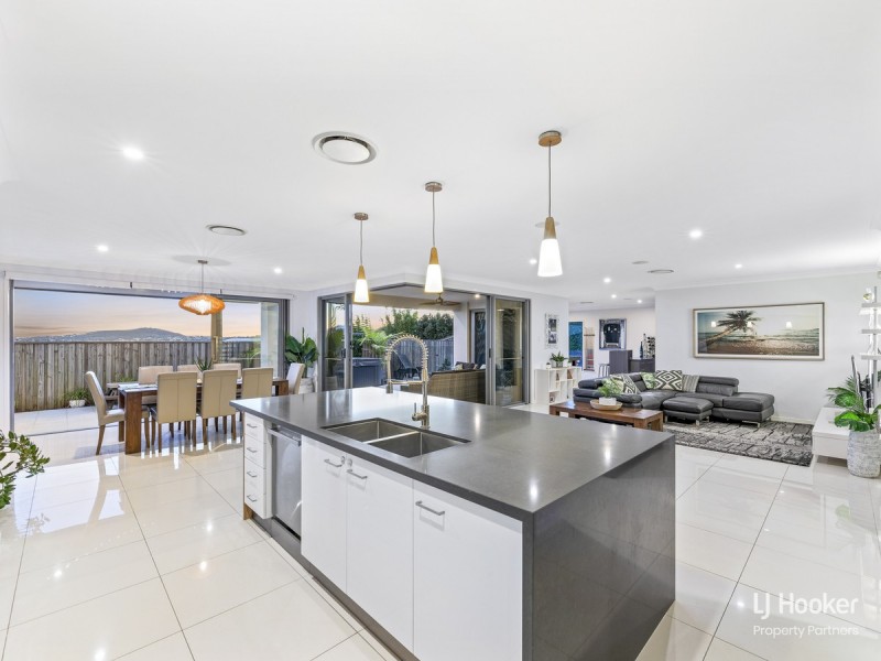 88 Linacre Crescent, Carindale QLD 4152