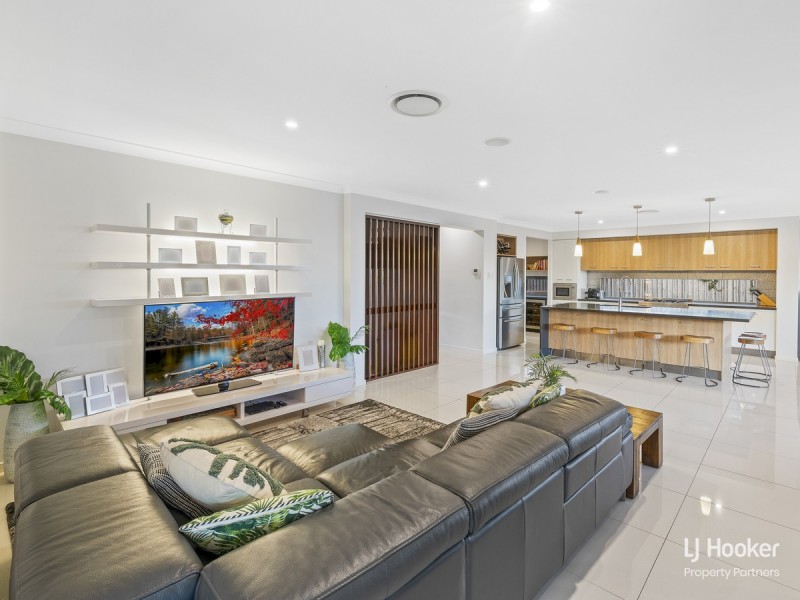 88 Linacre Crescent, Carindale QLD 4152