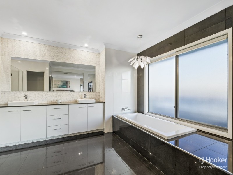 88 Linacre Crescent, Carindale QLD 4152