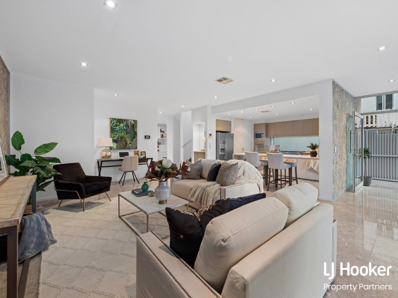 37 Derby Street, Highgate Hill QLD 4101