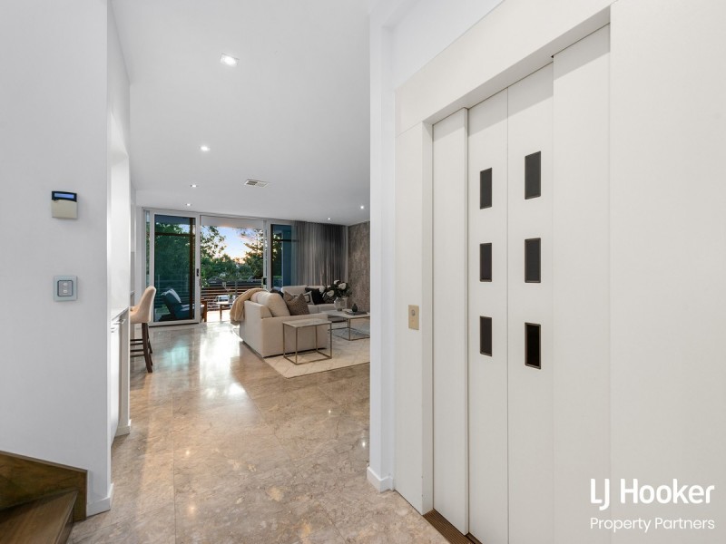 37 Derby Street, Highgate Hill QLD 4101