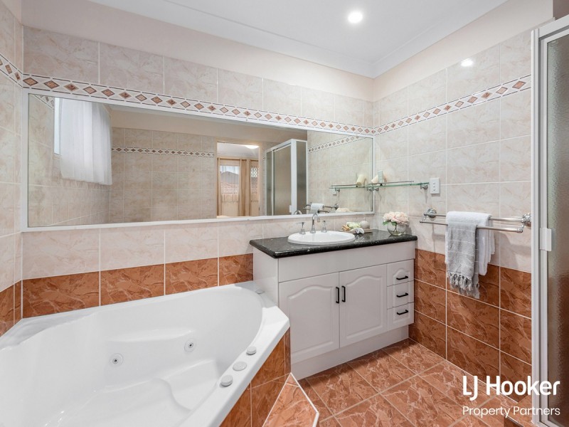 61 Berkshire Crescent, Wishart QLD 4122