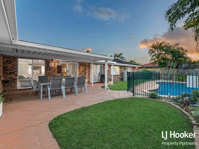 2 Pinecroft Close, Calamvale QLD 4116