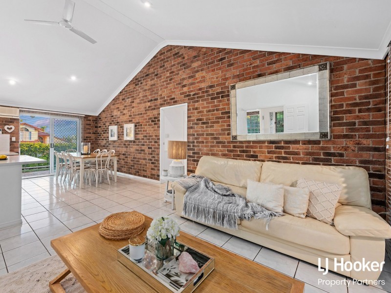 2 Pinecroft Close, Calamvale QLD 4116