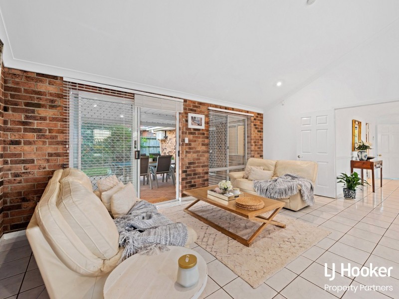 2 Pinecroft Close, Calamvale QLD 4116